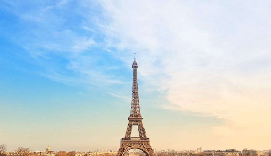 A virtual tout of the Eiffel Tower.